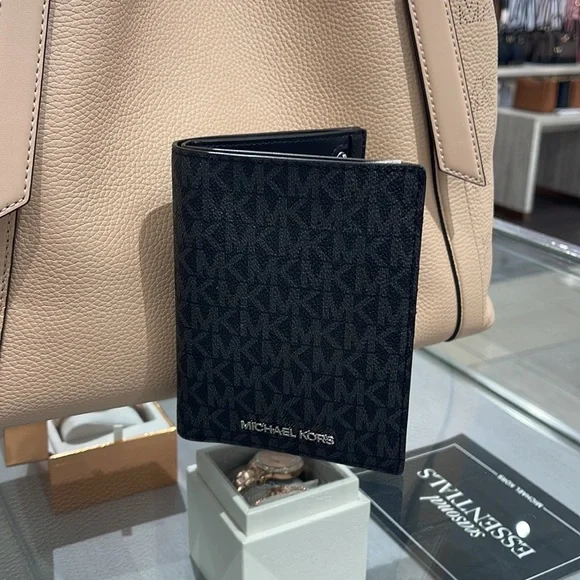 Michael Kors Jet Set Travel Passport Wallet
Black Signature/Silver-Tone Hardware - Picture 3 of 16